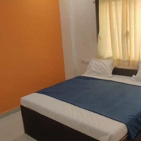 Hotel Sai Santosh Ширді Екстер'єр фото