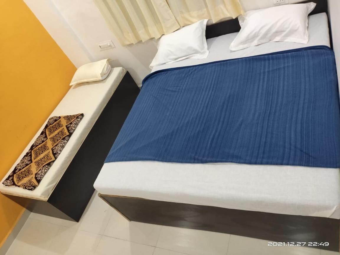 Hotel Sai Santosh Ширді Екстер'єр фото