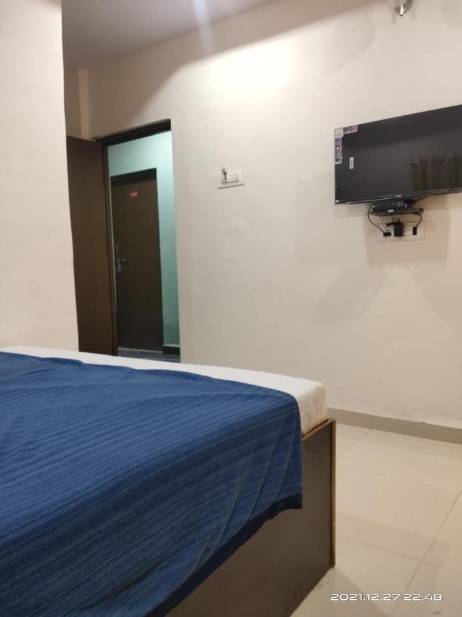 Hotel Sai Santosh Ширді Екстер'єр фото