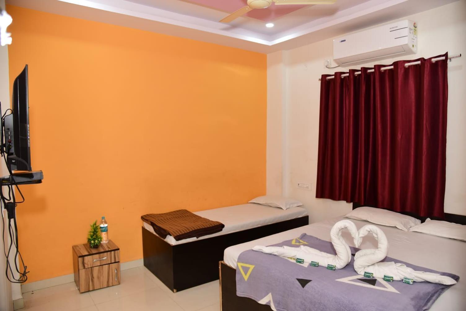 Hotel Sai Santosh Ширді Екстер'єр фото