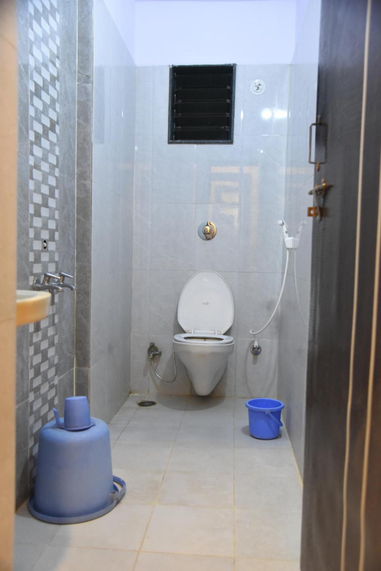 Hotel Sai Santosh Ширді Екстер'єр фото