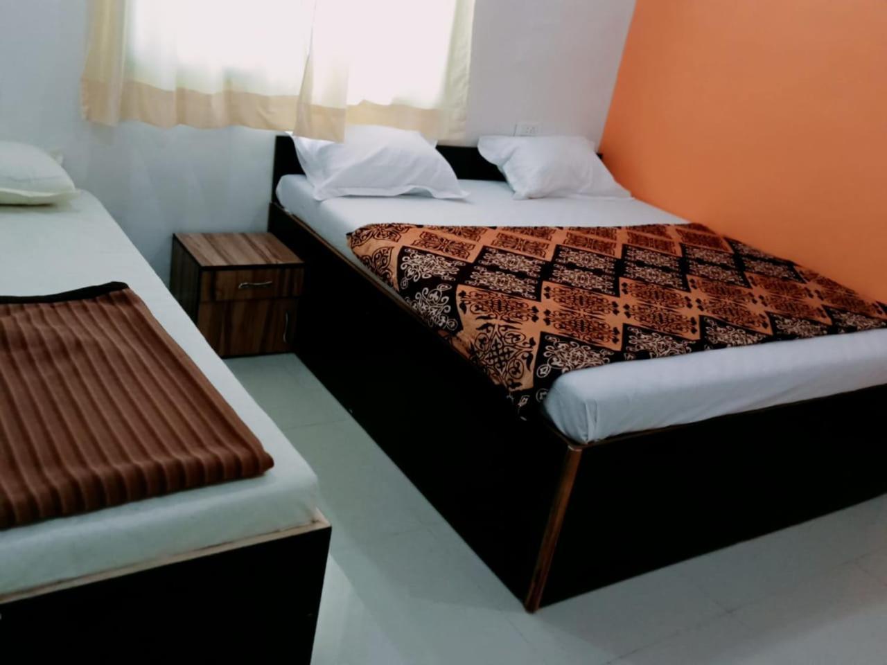 Hotel Sai Santosh Ширді Номер фото