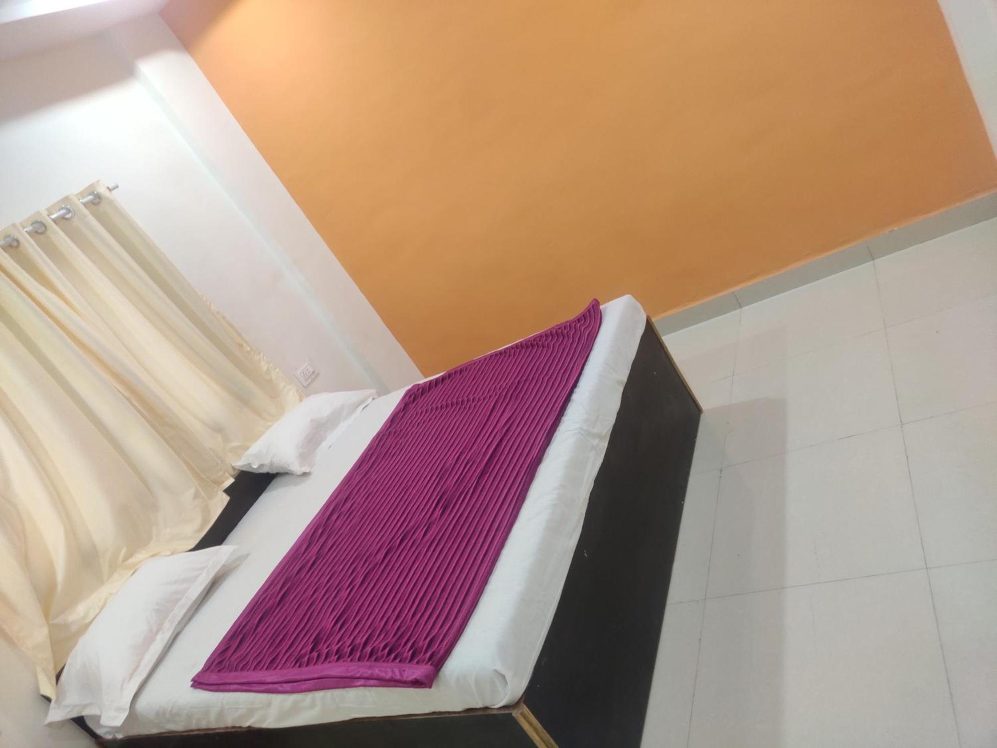 Hotel Sai Santosh Ширді Екстер'єр фото
