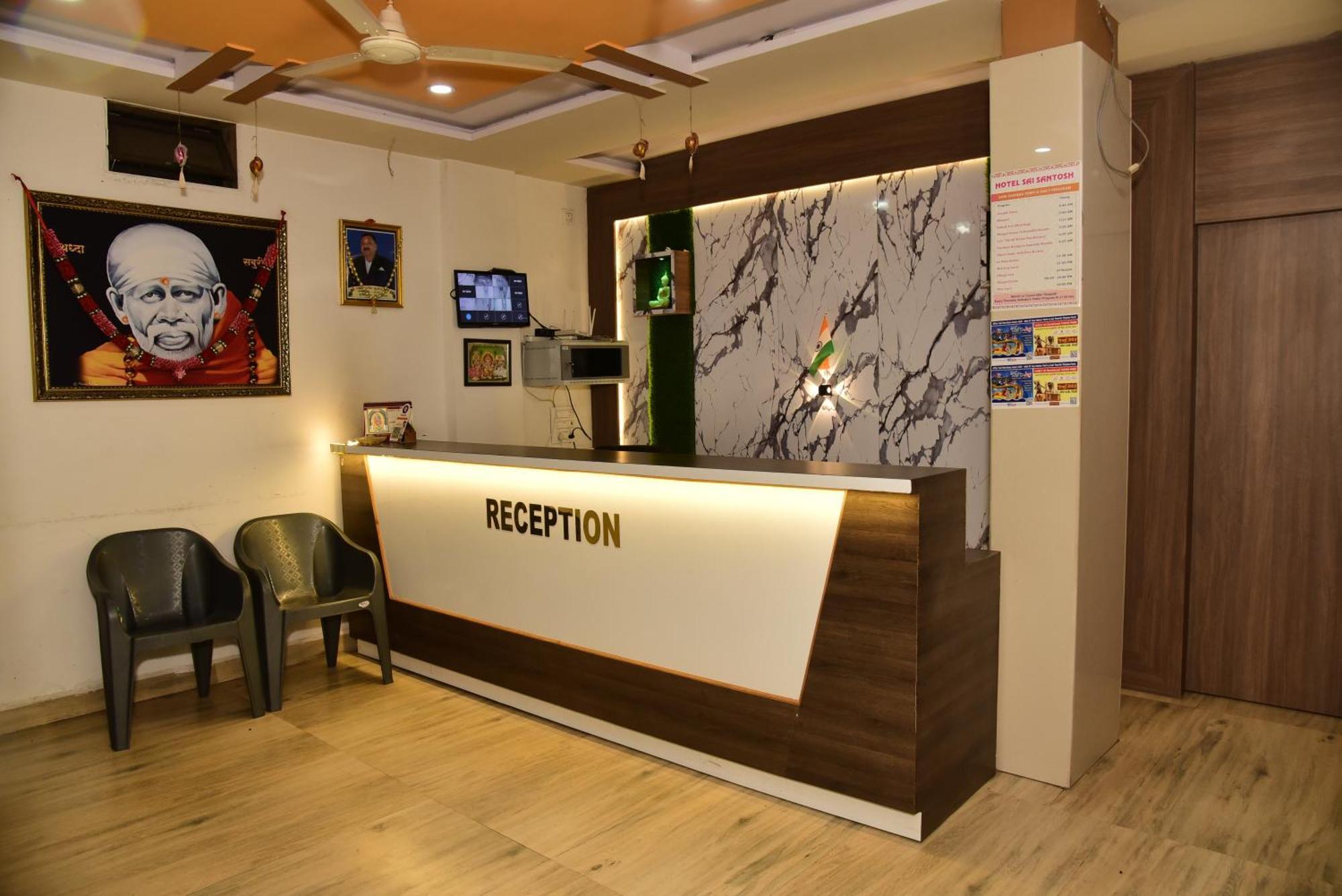 Hotel Sai Santosh Ширді Екстер'єр фото