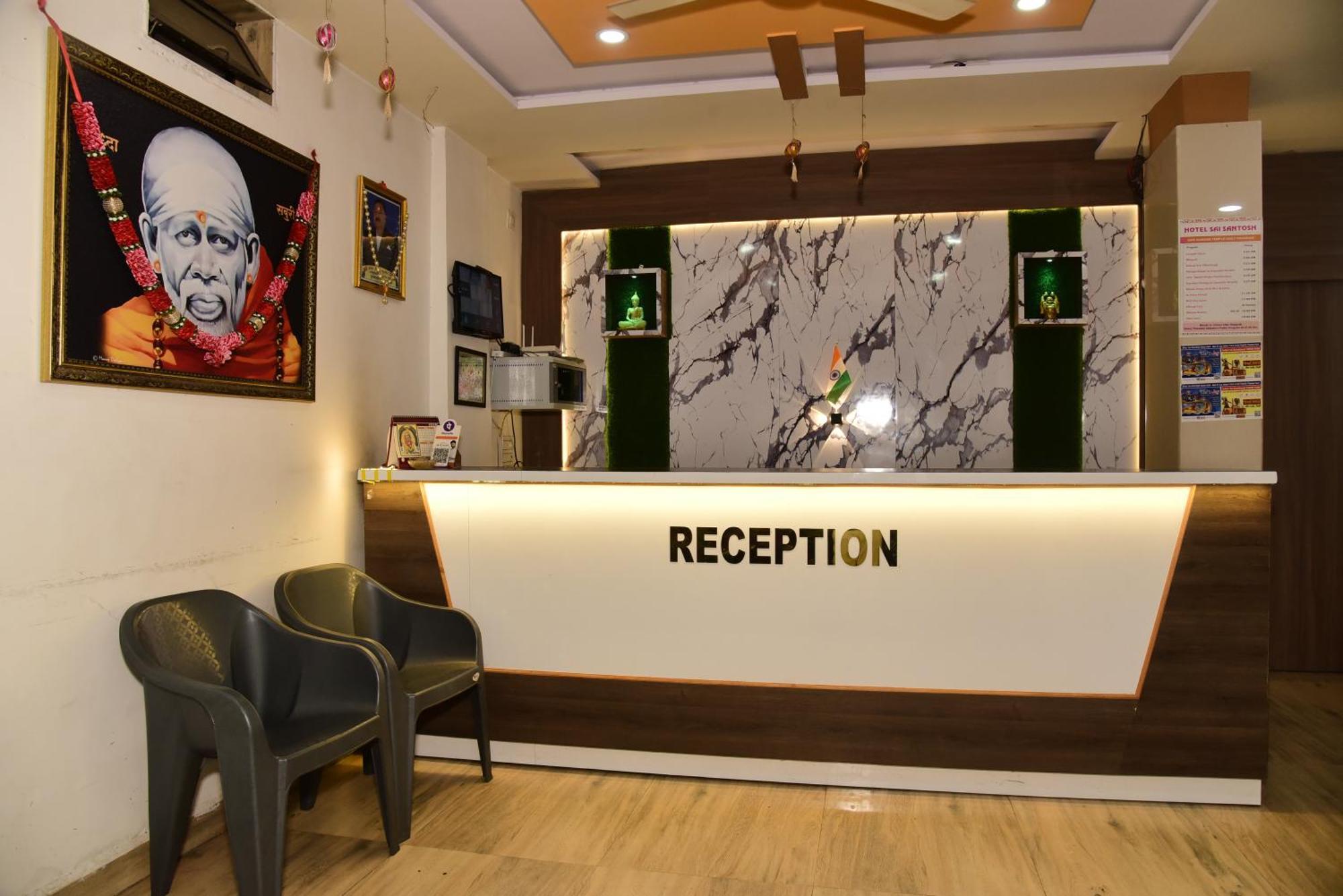 Hotel Sai Santosh Ширді Номер фото